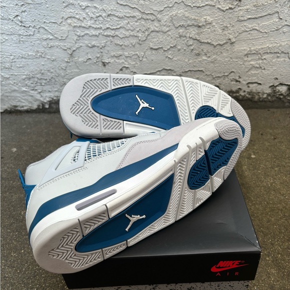 Jordan 4 Retro ‘Military Blue’ GS - Picture 6 of 7